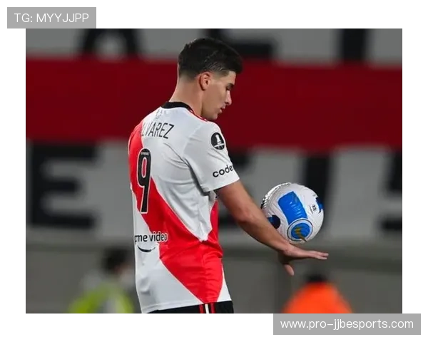 阿尔瓦雷斯：从阿根廷天才到欧洲赛场的锋线新星