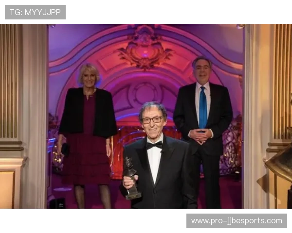 非洲足球明星节俭生活背后故事揭秘 如何在奢华与简朴之间找到平衡